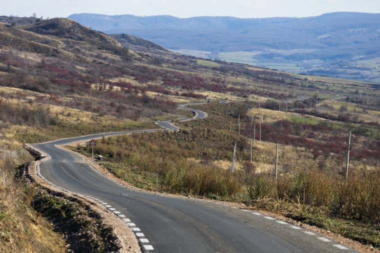 Látványos út készült el Alsóboldogfalva és Székelyszenterzsébet között, de a kifizetés bizonytalan