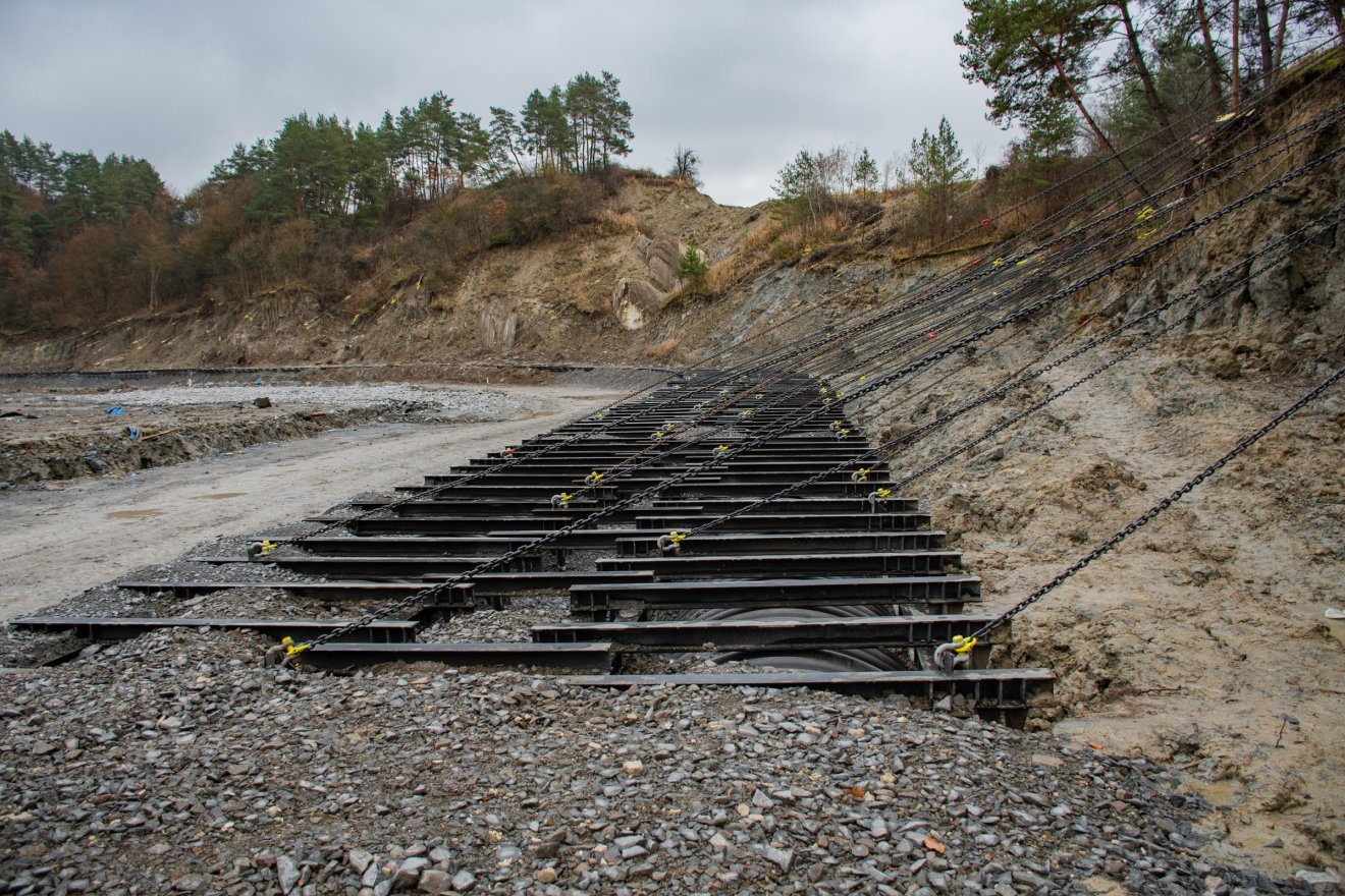 Ki kell építeni a betonozott túlfolyó medret