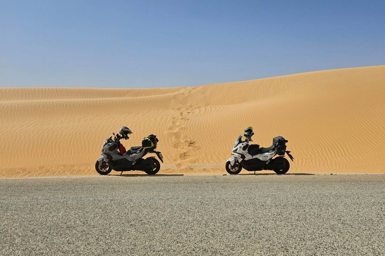 Ezzel a két 12 lóerős robogóval tett meg több mint 8000 kilométert a két erdélyi kalandor •  Fotó: Mihály Alpár