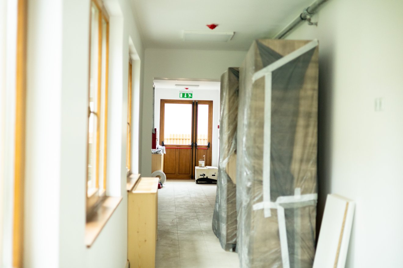 A kivitelező jelenleg nem tartózkodik a munkatelepen, de azt várják, hogy mielőbb visszatérjen •  Fotó: Csató Andrea