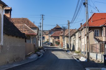 Az állami megszorítások hátráltatják az útfelújítást Agyagfalván