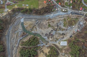 Lángra lobbanó gázok, elbontott gátak és át nem vett munka a beszakadt parajdi sóbányánál – videóval