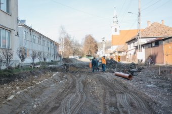 Zajlik a felújítás Székelykeresztúr legnépesebb lakónegyedében