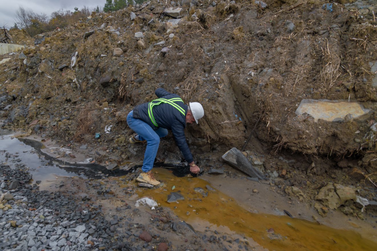 Lángra lobbanó gázok, elbontott gátak és át nem vett munka a beszakadt parajdi sóbányánál – videóval