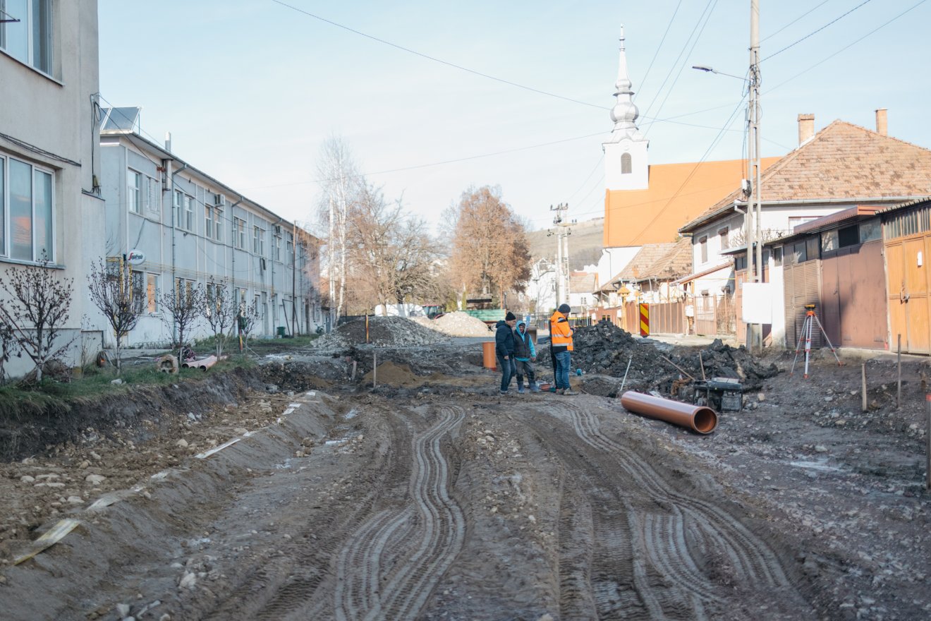 Zajlik a felújítás Székelykeresztúr legnépesebb lakónegyedében
