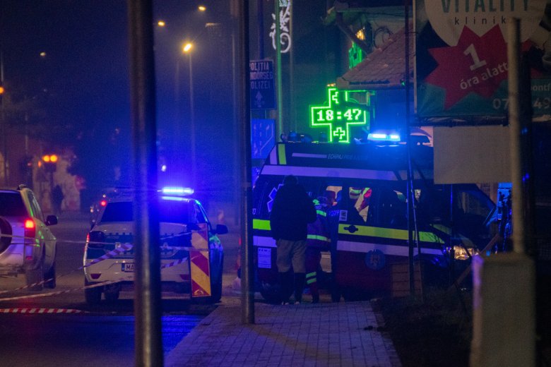 Verekedés az egyik udvarhelyi fenyőfaárus helyszínnél: két férfit szúrt sebekkel vittek kórházba