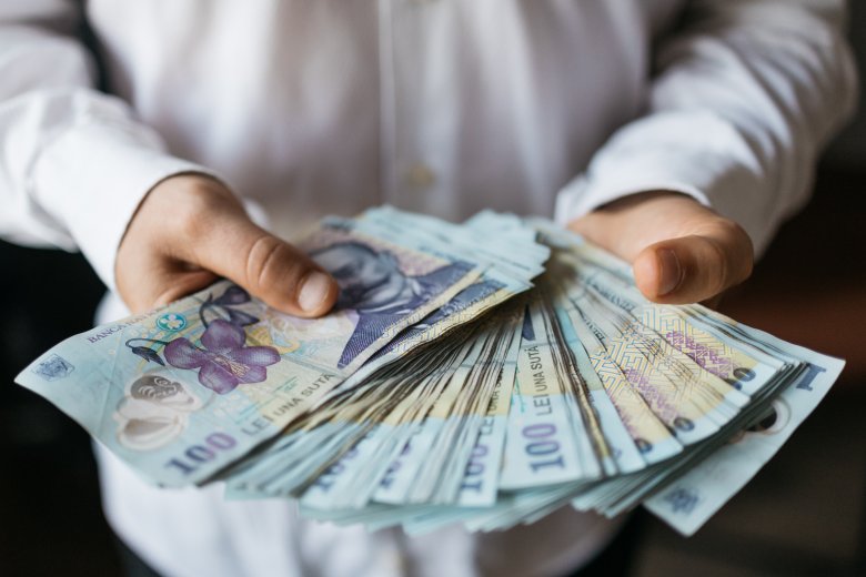 Koalíciós megállapodás: július elsejétől 4325 lejre emelkedik a minimálbér