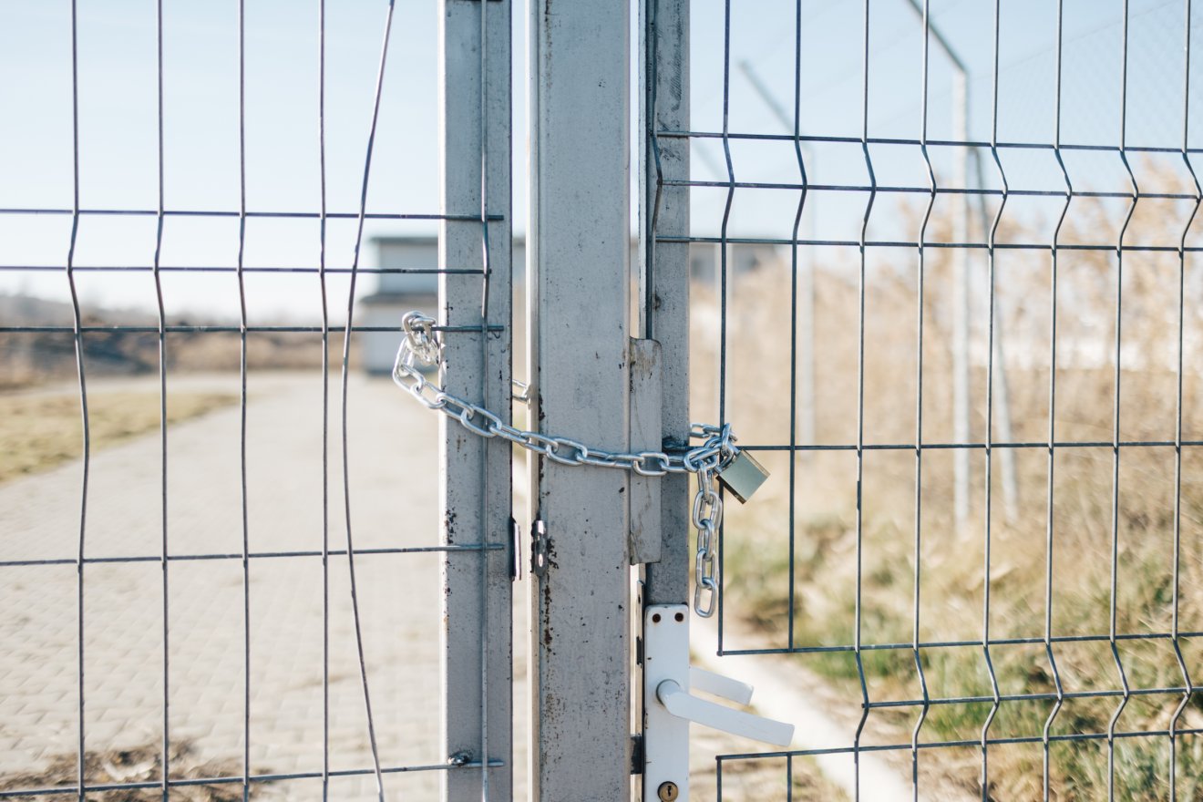 Három éve lakat van a kisvágóhíd kapuján