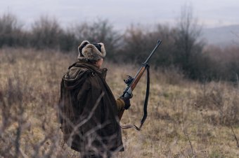 Fagyos időjárás, szúrós bokrok és puskadörrenések Etéd határában