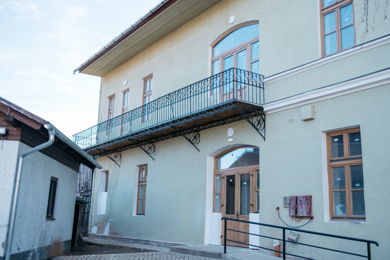 Megújult az egykori oroszhegyi községháza, ahol inkubátorházat hoznak létre