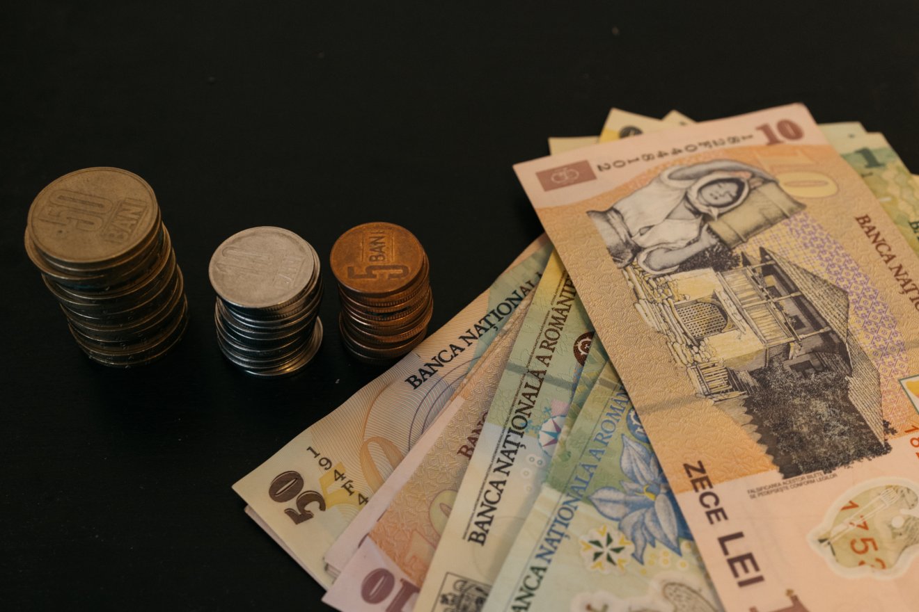 Gazdag „angyaljárás” volt több állami vállalatnál, de akadt hely, ahol meghúzták a nadrágszíjat