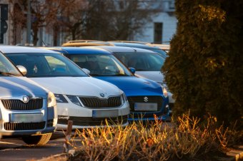 Kevesebb új autót helyeztek forgalomba januárban, mint egy éve