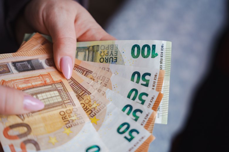 Egy lakás árát cserélte ki játékpénzre az „ingatlanügynök”