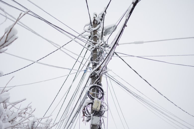 Leginkább az áramellátásban okozott fennakadásokat a tapadó, nehéz hó