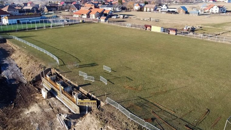 Lelátókkal bővül a szentegyházi futballpálya