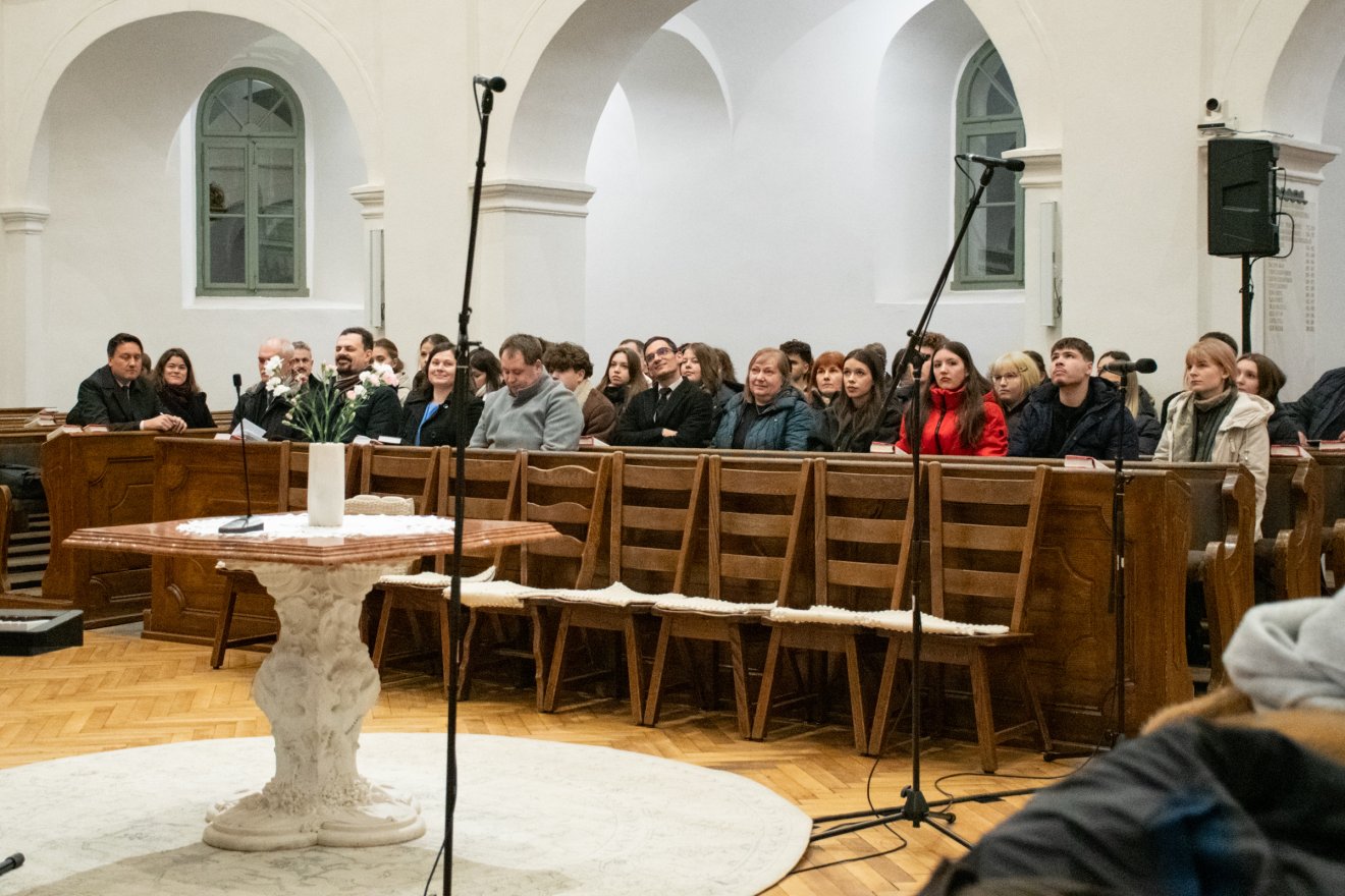 A belvárosi templomban tartották a bibliaismereti vetélkedő megnyitóját • Fotó: László Ildikó