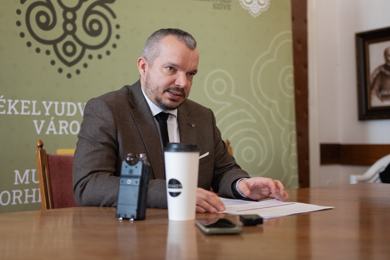 &bullet;  Fotó: Olti Angyalka