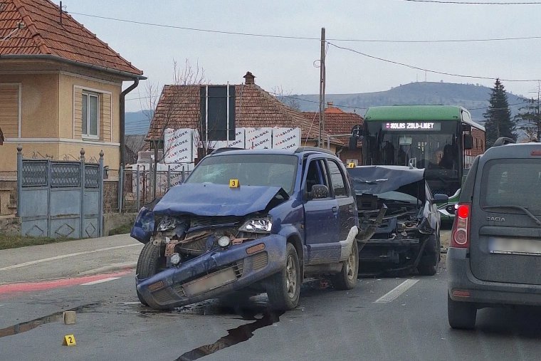 Négy autó ütközött, ketten megsérültek Székelyudvarhelyen