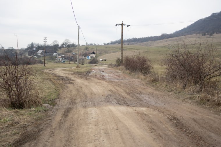 Nem ma lesz Székelyudvarhely és Bikafalva között aszfaltút