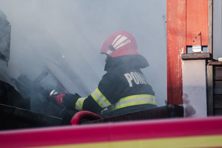 Tűz ütött ki egy szebeni panelházban, egy embert újra kellett éleszteni