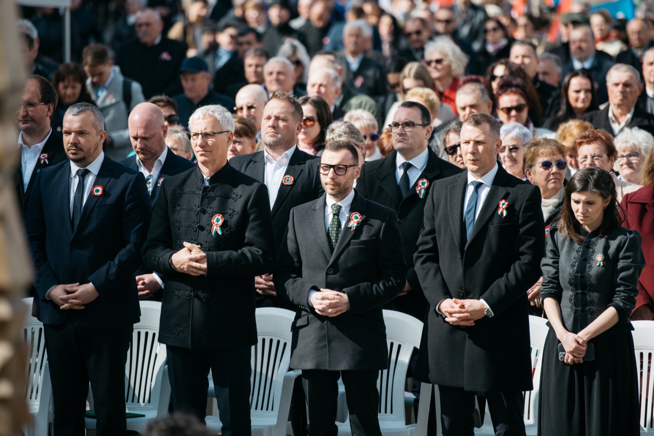 Ismét nemzeti összefogásra szólítottak fel az ünnepségen beszédet mondó elöljárók