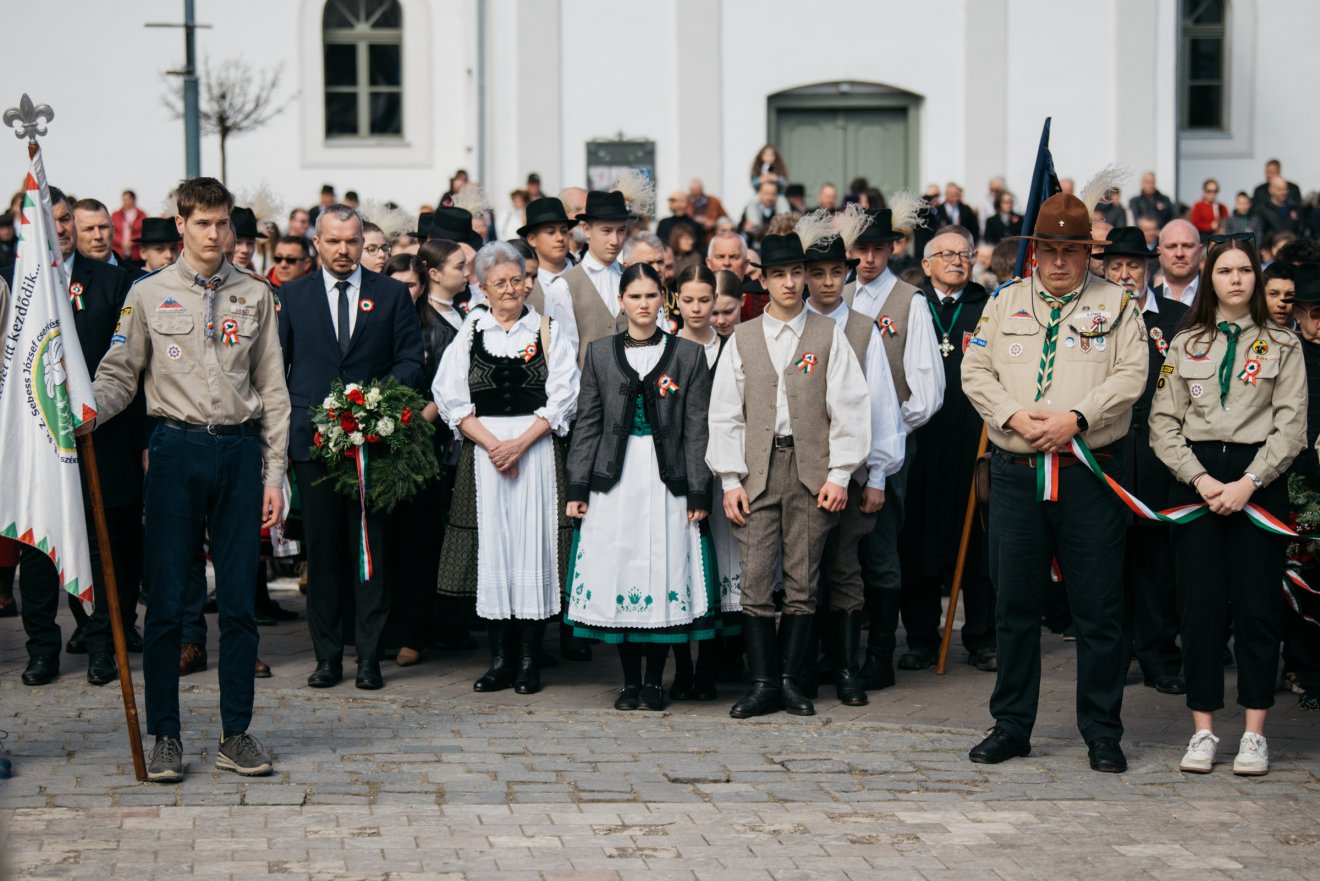 &bullet;  Fotó: Olti Angyalka