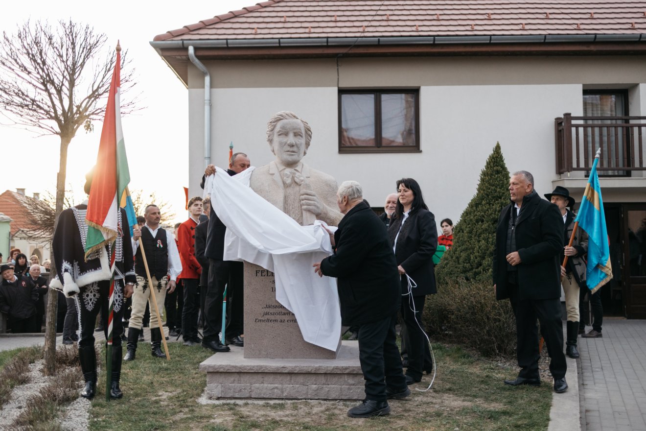 &bullet;  Fotó: Olti Angyalka