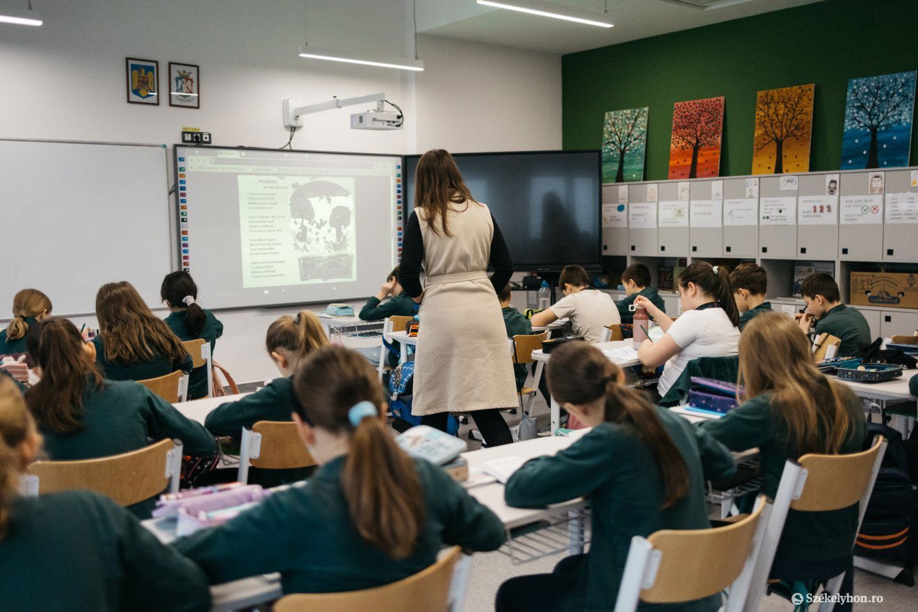 Az új iskolaépület 3600 négyzetméter hasznos területtel rendelkezik, tíz, jól felszerelt osztálytermet alakítottak ki benne, van tornacsarnoka, orvosi rendelője és fejlesztőpszichológus-terme is