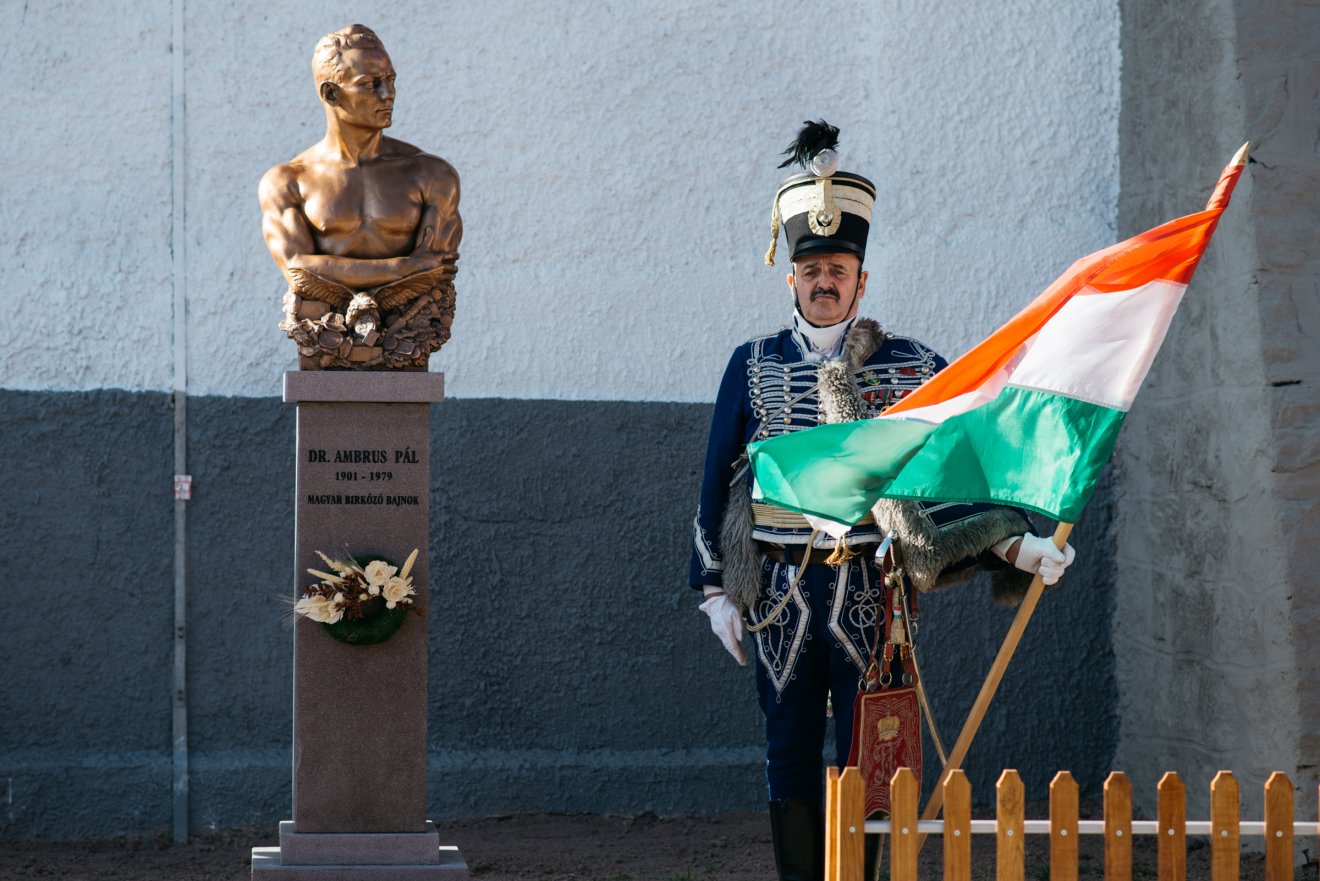 Szentegyháza első, jeles személyiséget ábrázoló szobrát leplezték le