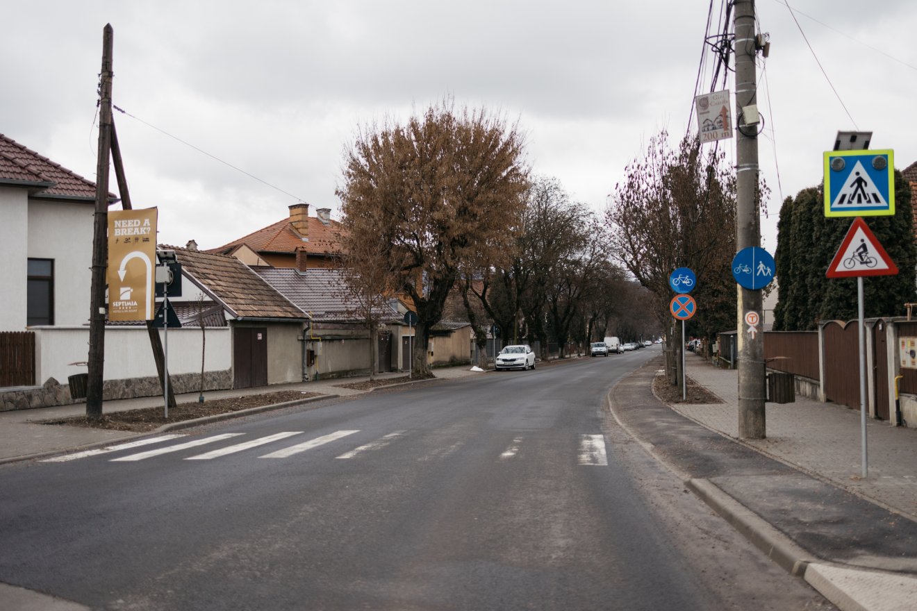 A nagy mobilitási projekt révén felújított Tamási Áron és Orbán Balázs utcák rendezése a forgalmi rend változását is hozta • Fotó: Olti Angyalka