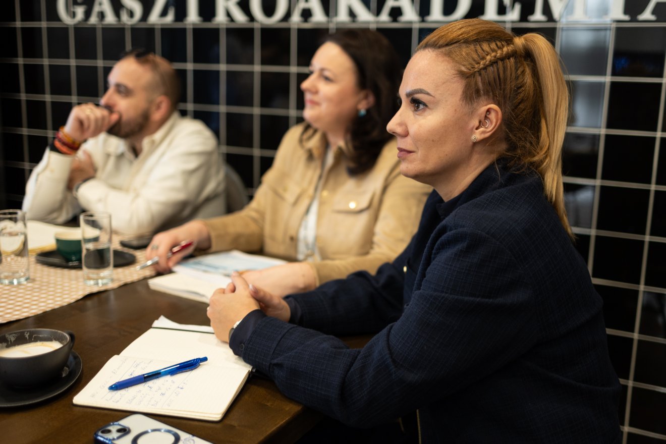 &bullet;  Fotó: Olti Angyalka