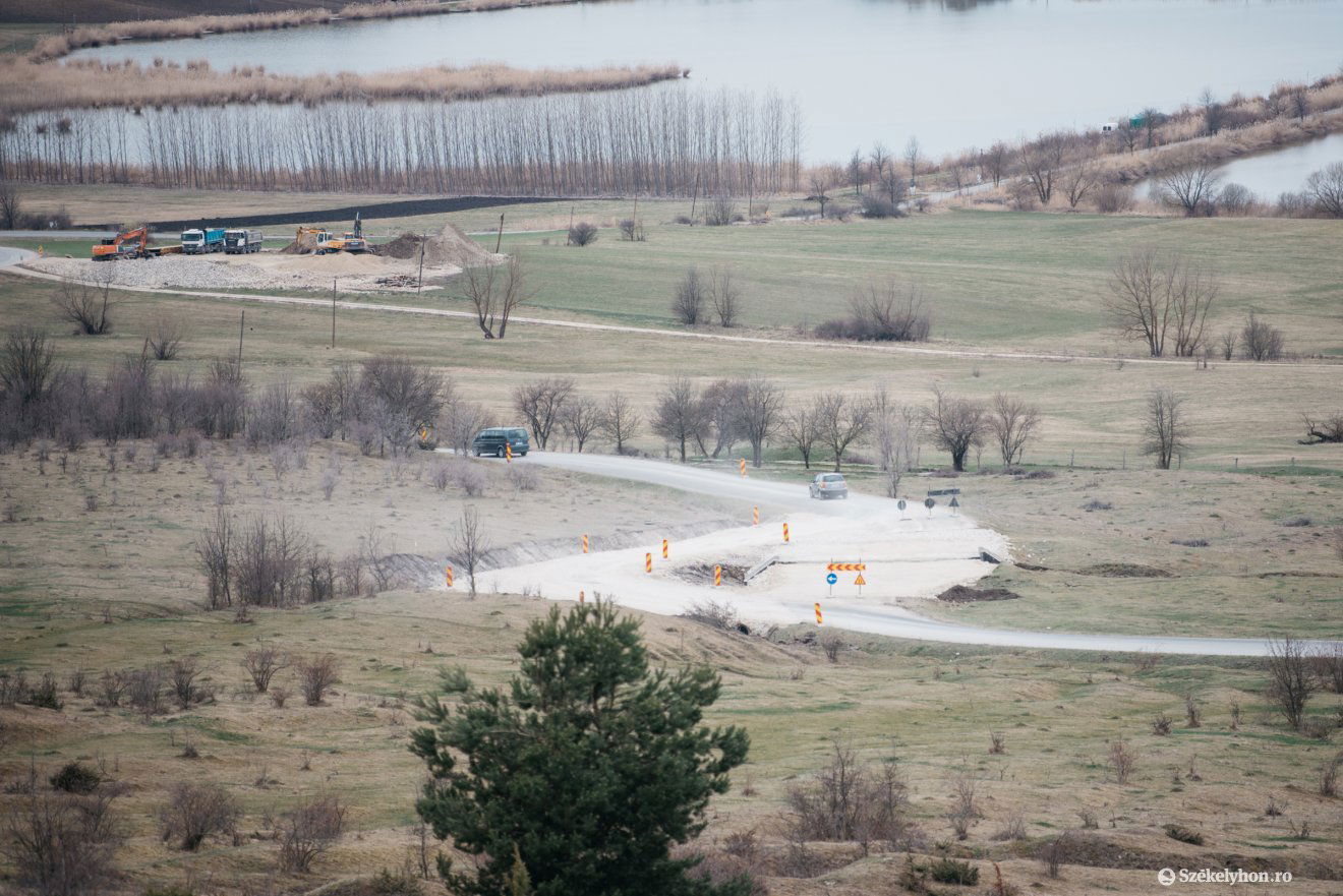 Homoródszentpál és Kovászna megye határa között már egy hónapja zajlik a munka
