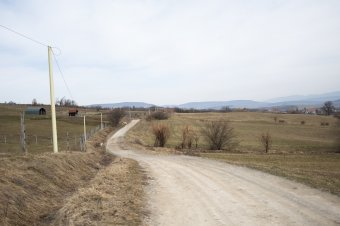 Egyelőre nem lesz aszfalt a Farcád és Székelylengyelfalva közötti úton