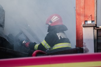 Tűz ütött ki egy szebeni panelházban, egy embert újra kellett éleszteni