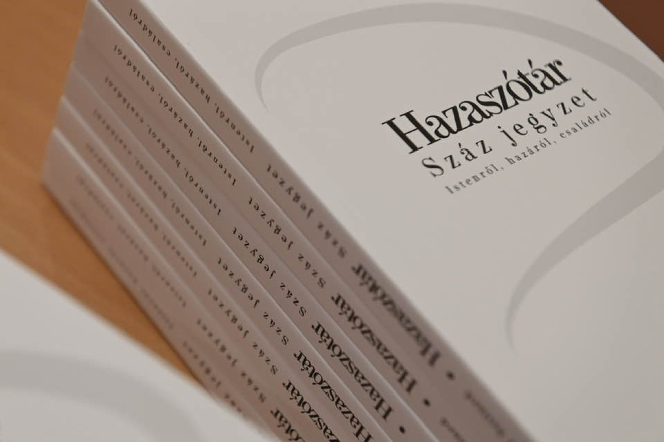 Hazaszótár – Száz jegyzet Istenről, hazáról, családról