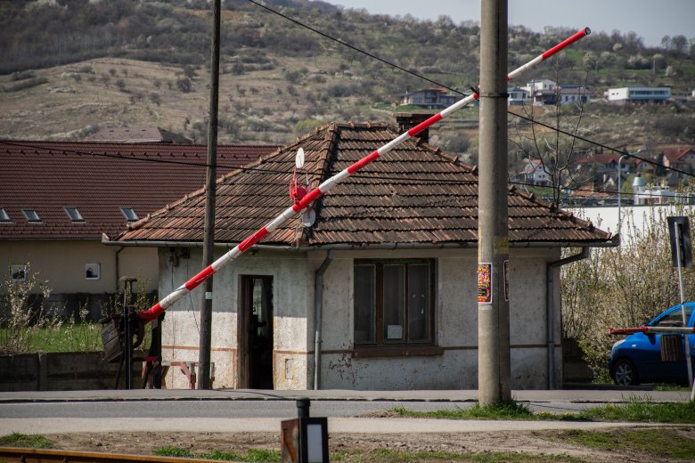 Lezárták a Vásártér utcai vasúti átkelőt Székelyudvarhelyen