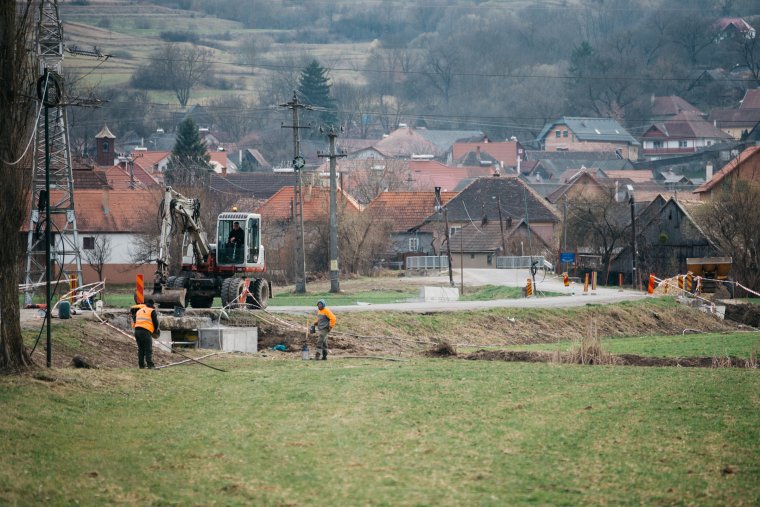 Útfelújítás zajlik Parajd községben, ezért zárták le az utat Alsó- és Felsősófalva között
