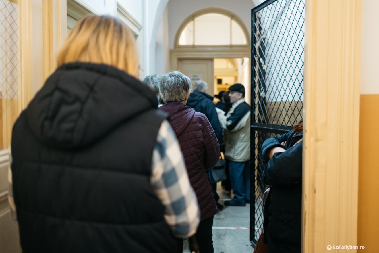 Nem keveset kell várjon az, aki a polgármesteri hivatalban fizeti be az adóját