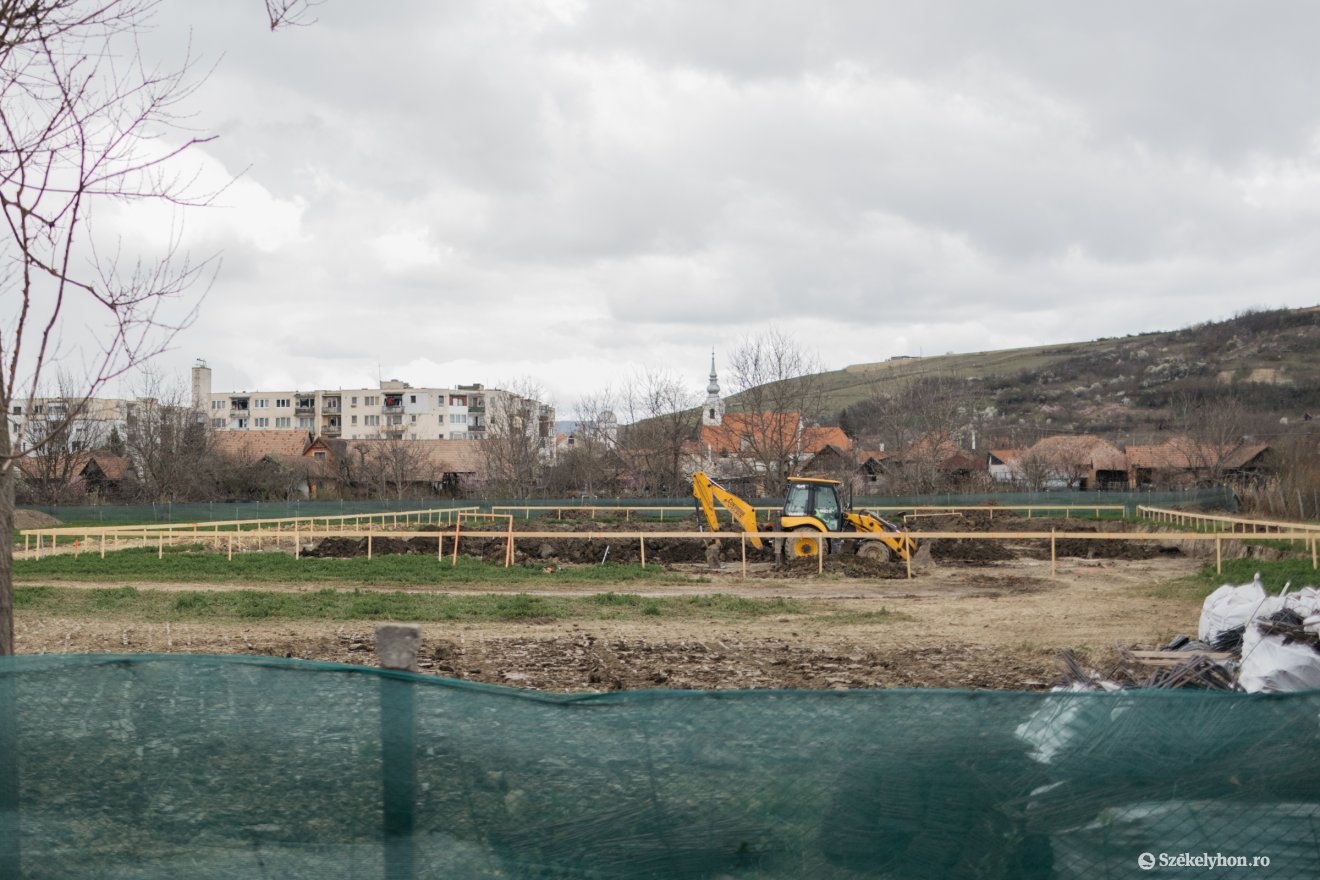 Egyelőre a bölcsőde alapját ássák