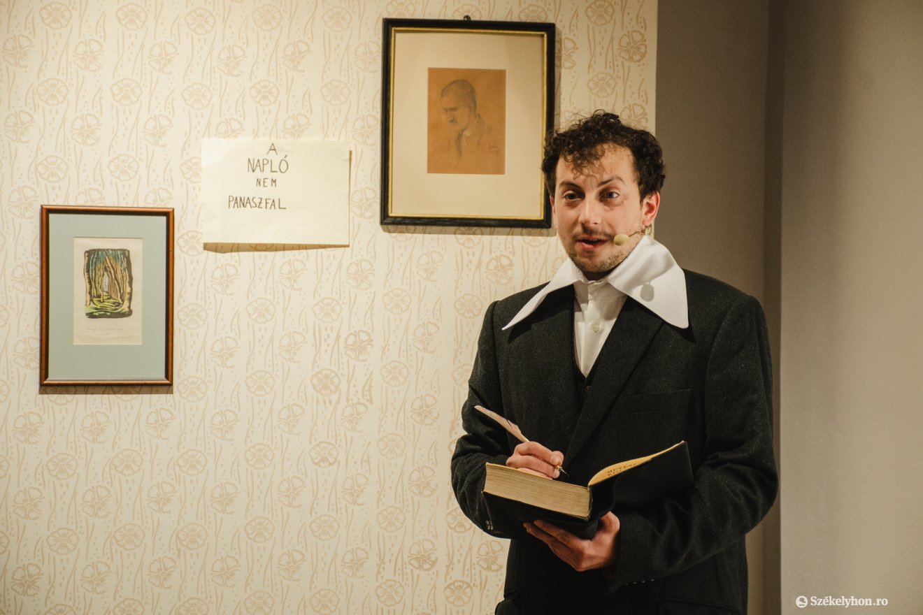 Jakab Tamás, a Tomcsa Sándor Színház színművésze  előadásával magyar írókat idézett meg &bullet;  Fotó: László Ildikó