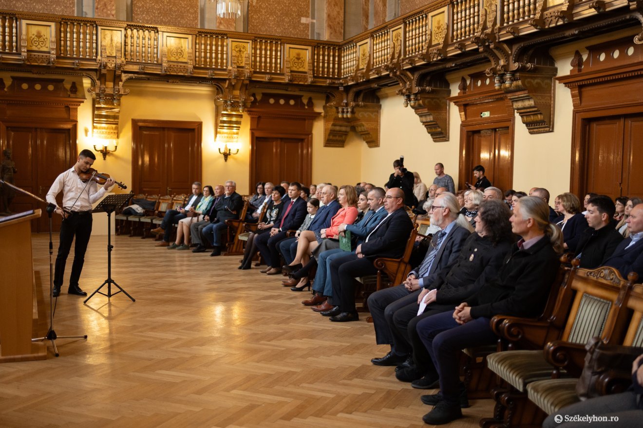 &bullet;  Fotó: Olti Angyalka