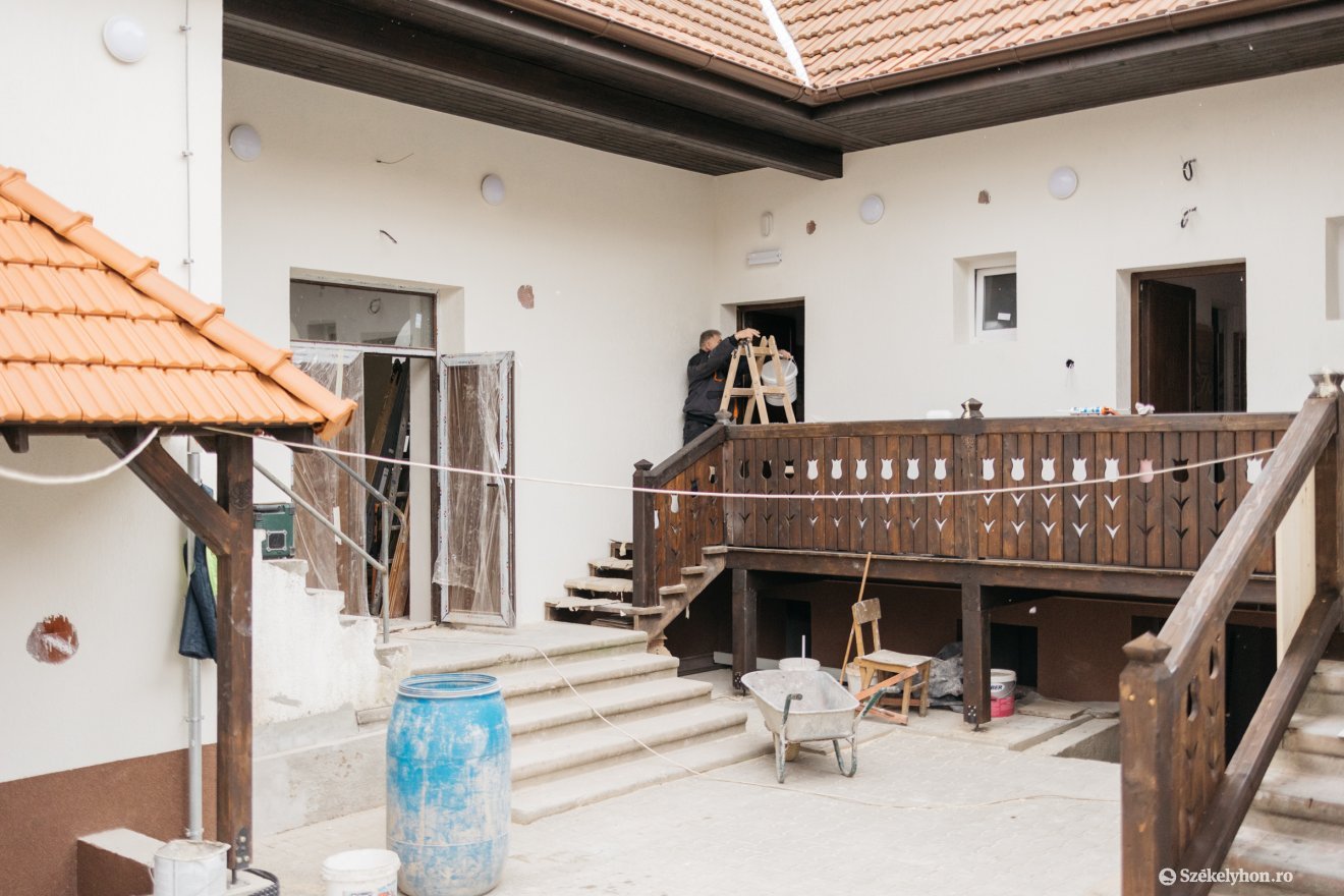 Folyamatosan dolgozik a kivitelező, hiszen július 31-ig be kell fejezni a felújítást