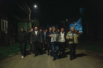 Ahol éjfélkor kezdődik a locsolás és a lányokat is elkérik a háztól