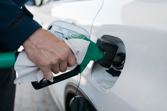 Országonként másként reagálnak az üzemanyagárak növekedésére