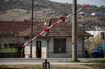 Lezárták a Vásártér utcai vasúti átkelőt Székelyudvarhelyen