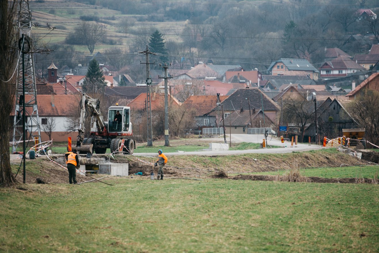 Útfelújítás zajlik Parajd községben, ezért zárták le az utat Alsó- és Felsősófalva között