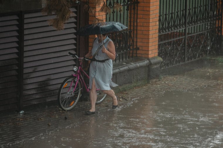 Ne tegyük el pénteken se az esőkabátot