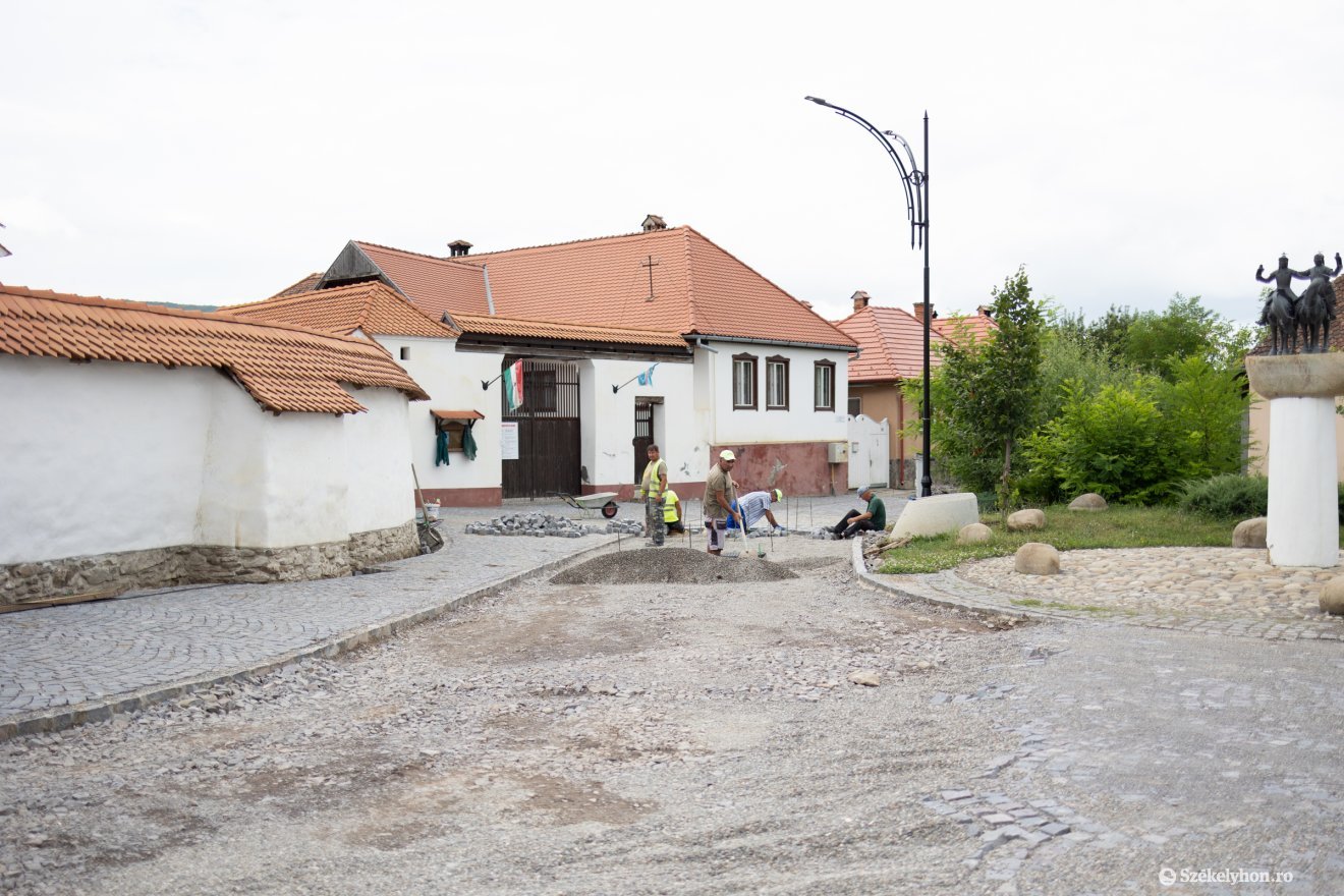 &bullet;  Fotó: Olti Angyalka