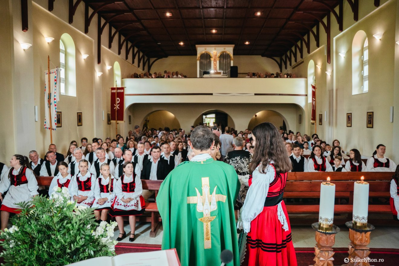 &bullet;  Fotó: László Ildikó