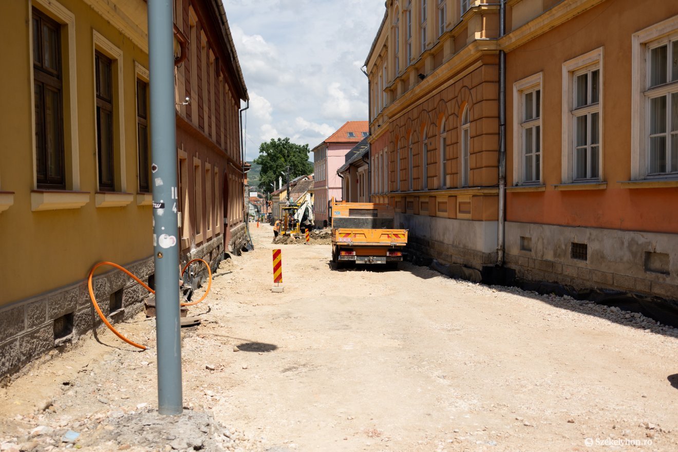 &bullet;  Fotó: Olti Angyalka
